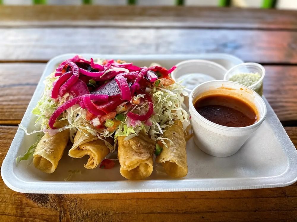 Tacos hondureños